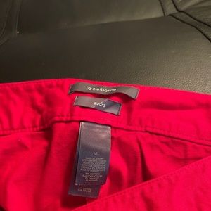 Capris Red